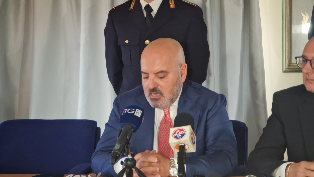 Chiusura temporanea di una sala giochi per spaccio di droga