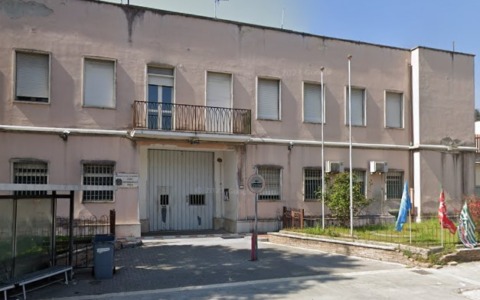 Donna tenta di introdurre droga per il figlio detenuto, arrestata dalla Polizia Penitenziaria