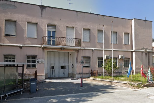 Donna tenta di introdurre droga per il figlio detenuto, arrestata dalla Polizia Penitenziaria