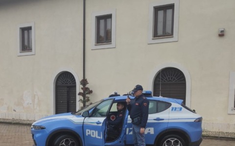 Due giovani denunciati per danneggiamento della Villa Comunale e possesso di stupefacenti