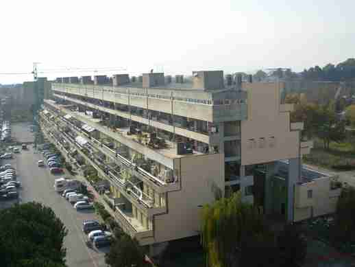 Fermato al “Casermone” nonostante il divieto di ritorno