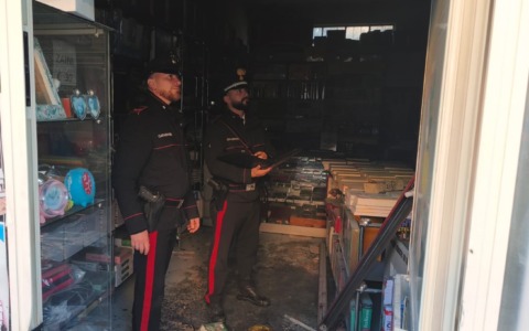 Fiamme in una libreria a Ceprano, intervento decisivo dei Carabinieri