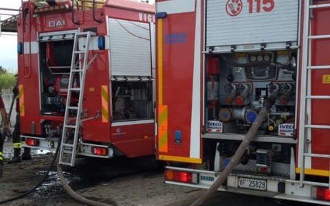 Fiamme in una palazzina Ater a Frosinone, due persone salvate