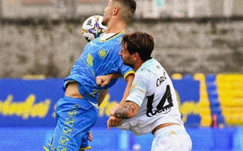 Frosinone conquista Carrara, decisivi Calò e Ghedjemis