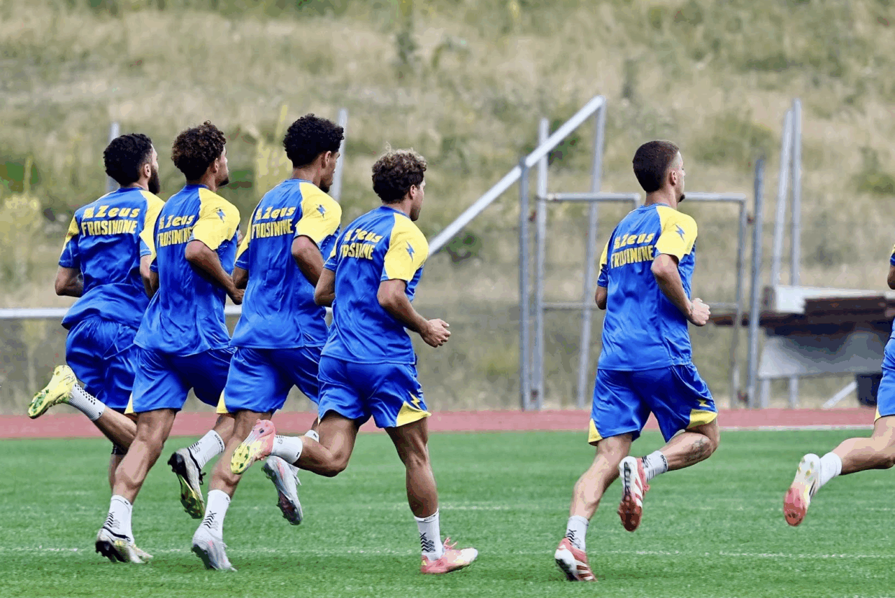 Frosinone trionfa a Bari e si prepara per Reggio Emilia