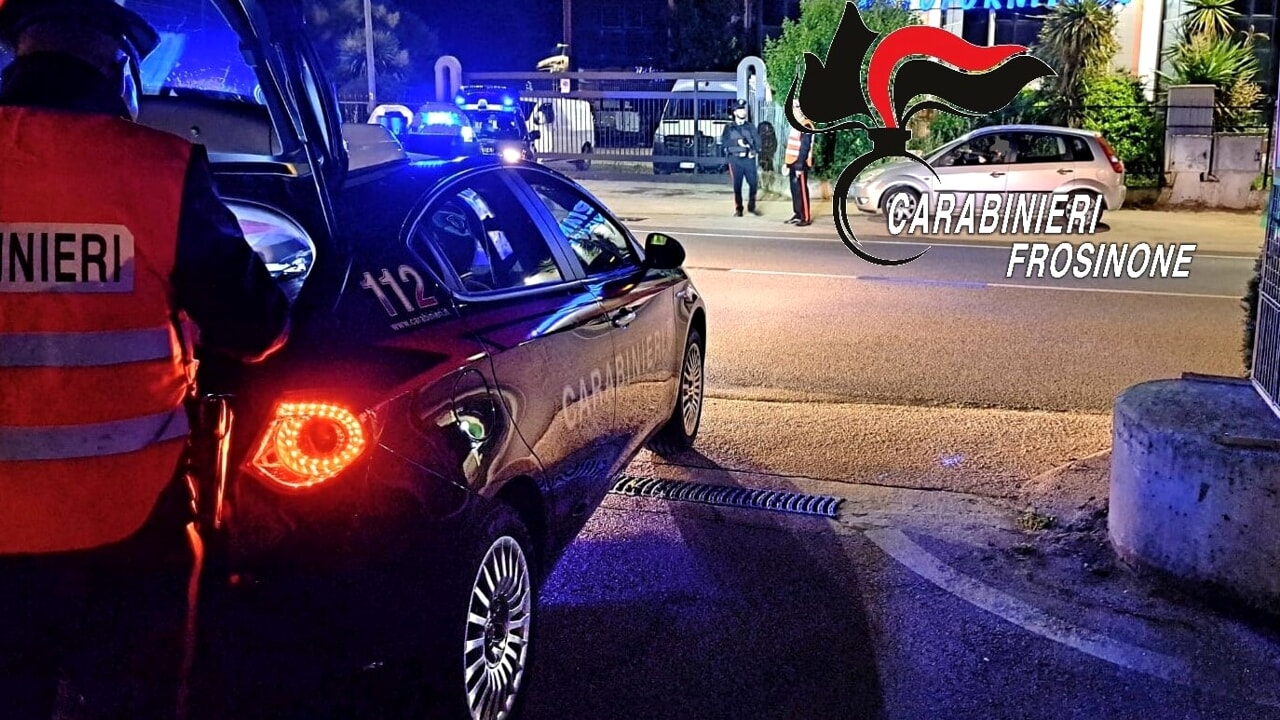 Furto in un negozio di elettronica: colpisce la banda del buco