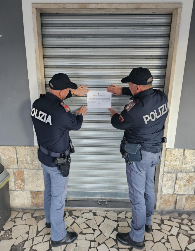 Il Questore sospende la licenza di un bar per presenza di droga e pregiudicati