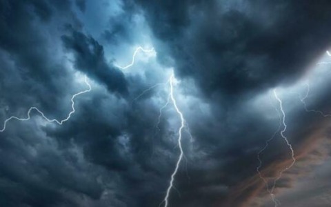 Maltempo in corso, allerta gialla per piogge e nevicate a bassa quota