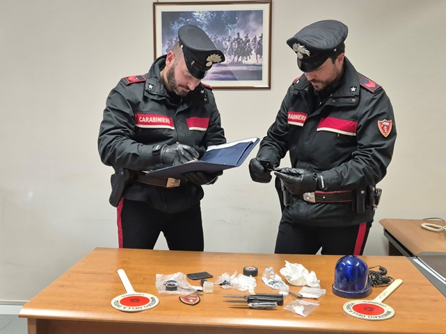Arrestato un 40enne di Ferentino per spaccio di droga e possesso di armi