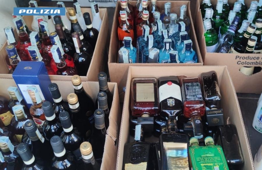Furto di oltre 100 bottiglie di vino e liquori, due denunciati
