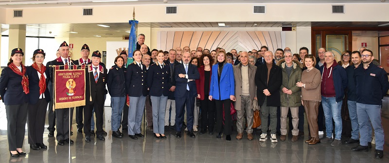 Il Questore Stanislao Caruso consegna le medaglie di commiato
