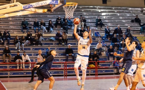 La Benacquista Latina conquista un’altra vittoria: 91-80 contro Loreto Pesaro