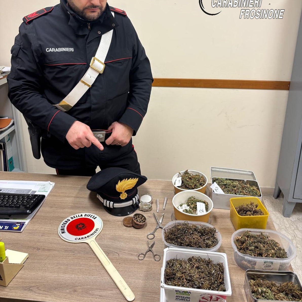 Scoperta marijuana in casa, 61enne denunciato