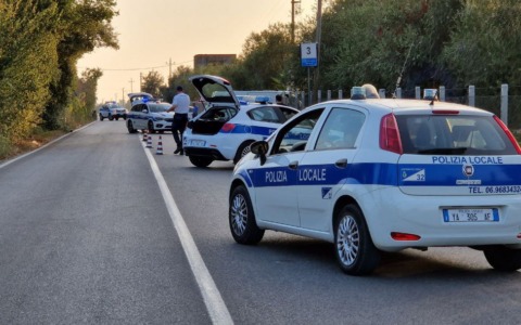 Un masso blocca la provinciale verso Prato di Campoli