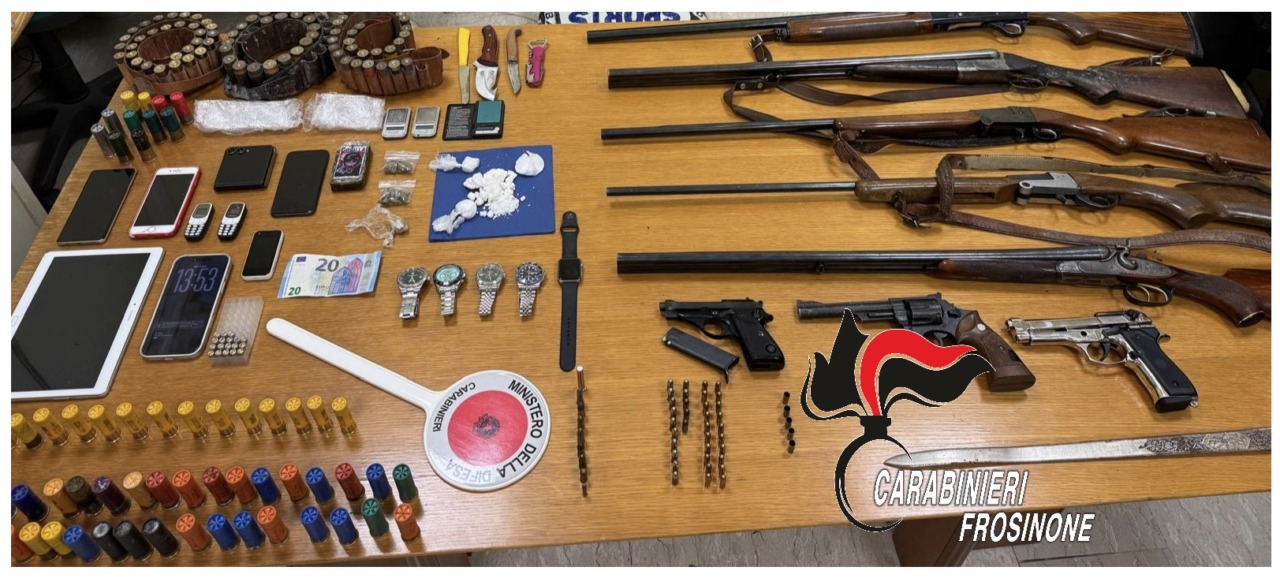 Arrestato 26enne: scoperto arsenale e droga in casa e garage