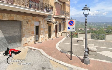 Arrestato un uomo per maltrattamenti e violenza sulla compagna