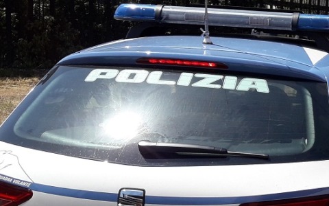 Arrestato un uomo per ricatti sessuali sui social network
