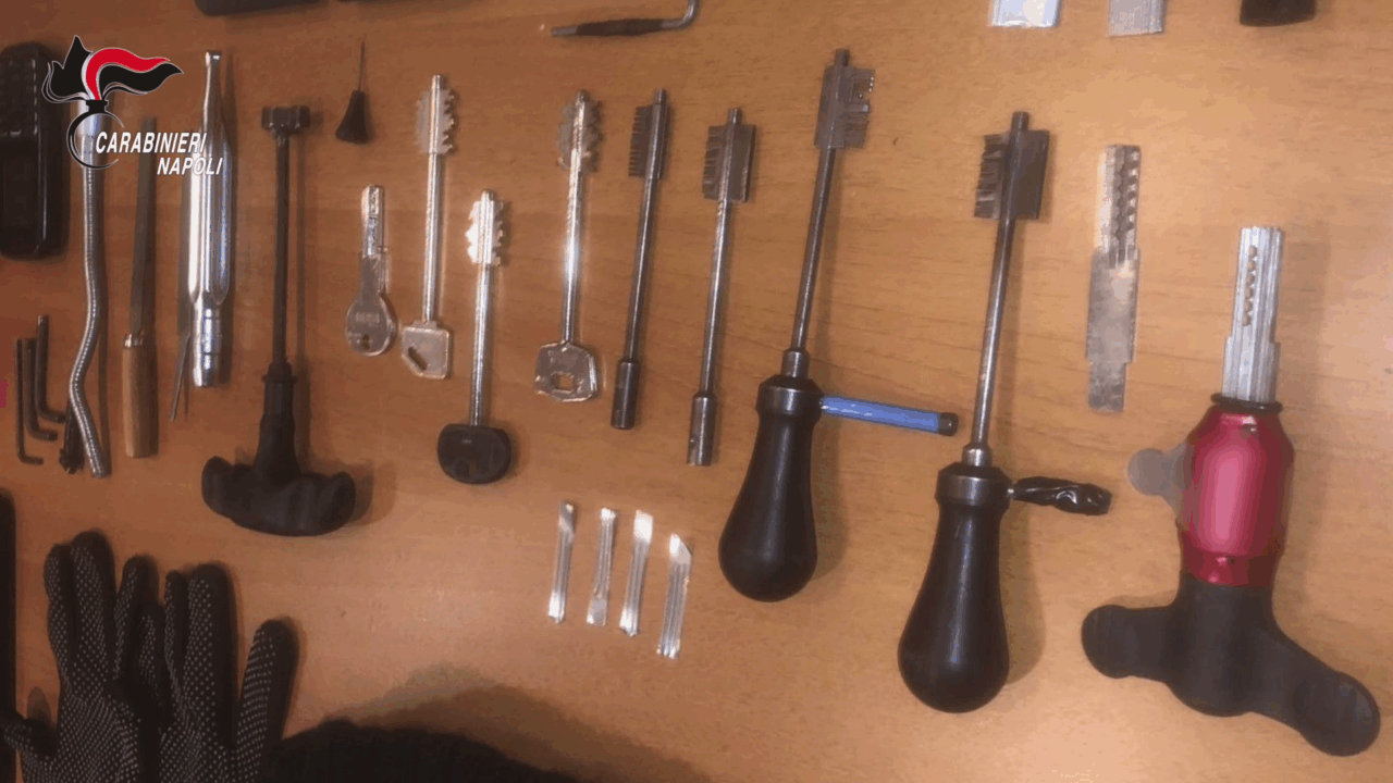 Carabinieri di Napoli: 38 arresti per furti in abitazioni