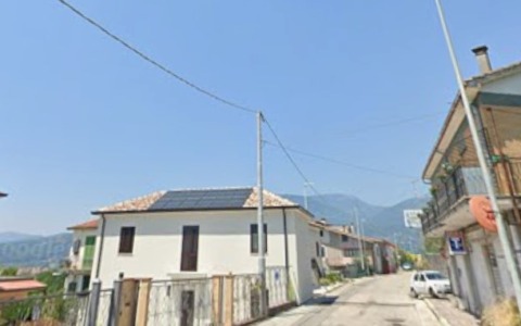 Chiusa una porzione di via Capitino dopo la frana