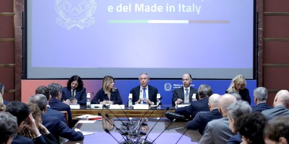 Stellantis ribadisce gli impegni per l’Italia, con nuovi modelli e un incremento della produzione a Piedimonte San Germano