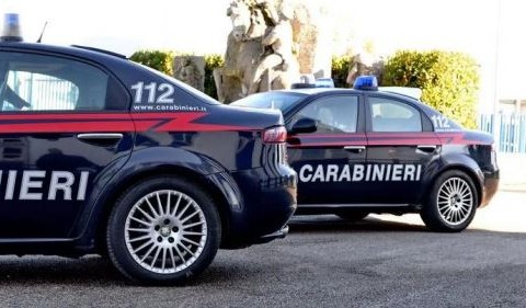 Uomo di 37 anni minaccia la compagna: scattano arresti domiciliari