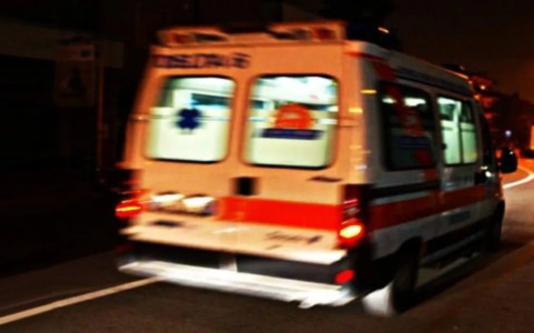 Uomo di 67 anni ferito dopo uscita di strada