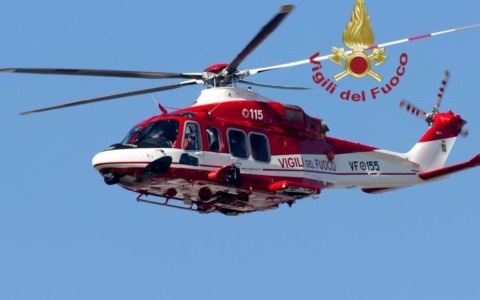 Vigili del Fuoco salvano un’escursionista bloccata su una parete di ghiaccio