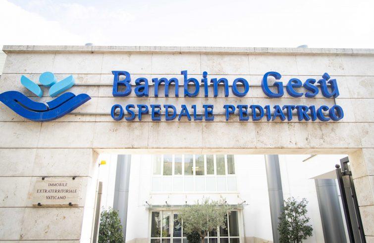 Bambina di 2 anni aggredita da un pitbull, ricoverata al Bambino Gesù