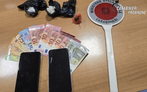 Colpisce un Carabiniere con una bottiglia e fugge: arrestato un 35enne