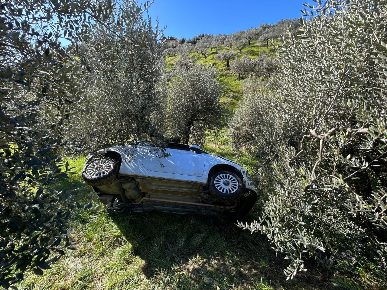Due auto si scontrano a Boville Ernica: ferite due donne
