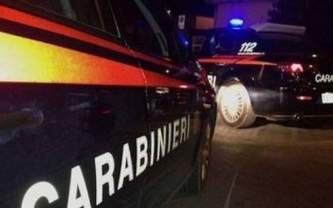 Due bottiglie molotov trovate sul terrazzo di un’abitazione, avviate le indagini