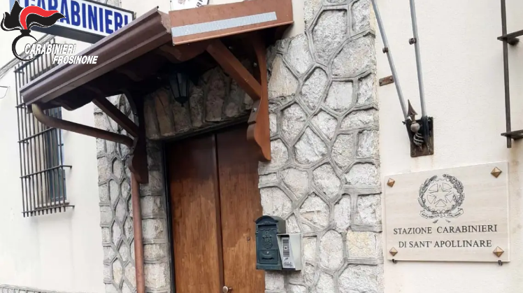 Finto nipote raggira anziana e le sottrae gioielli