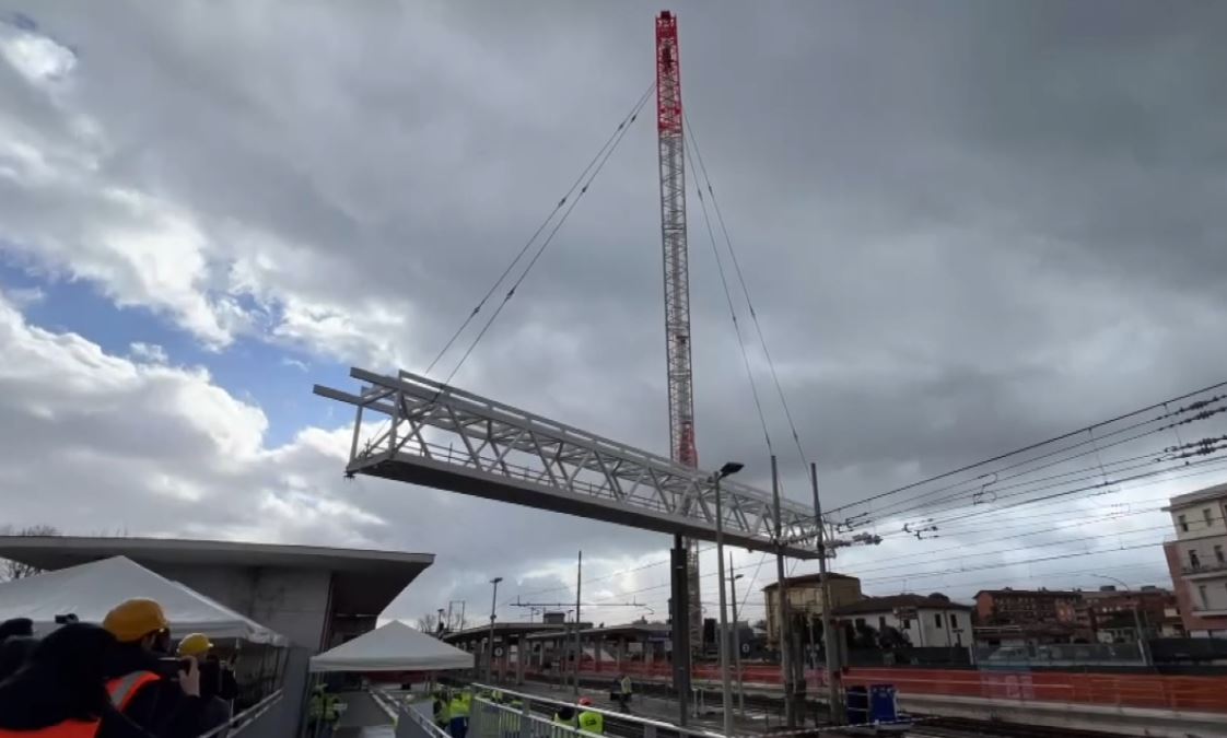Inaugurato il nuovo sovrappasso alla stazione ferroviaria, operatività prevista per il 2028