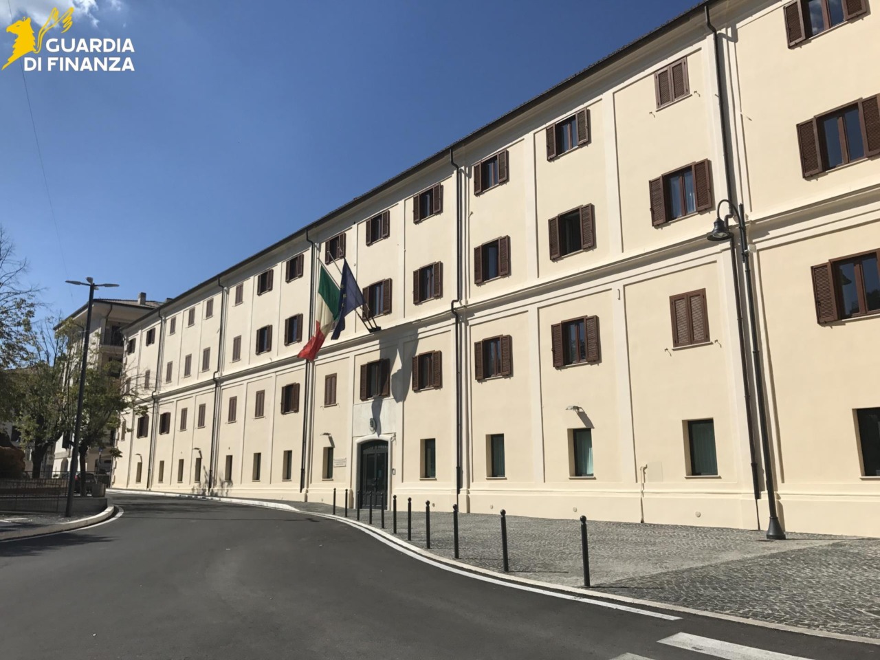 Operazione della Guardia di Finanza: lavoro nero e prodotti scaduti nei mini market