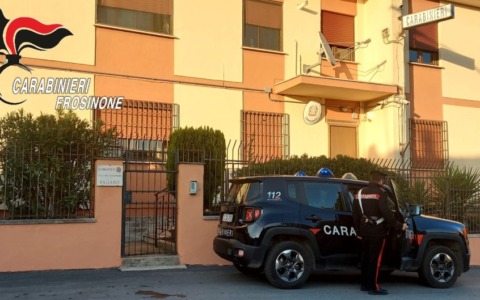 Aggredisce la moglie con un coltello, arrestato un 29enne dai Carabinieri
