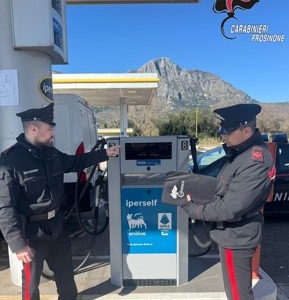 Arrestato un 22enne per utilizzo di carte carburante clonate ad Ausonia