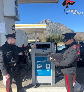 Arrestato un 22enne per utilizzo di carte carburante clonate ad Ausonia