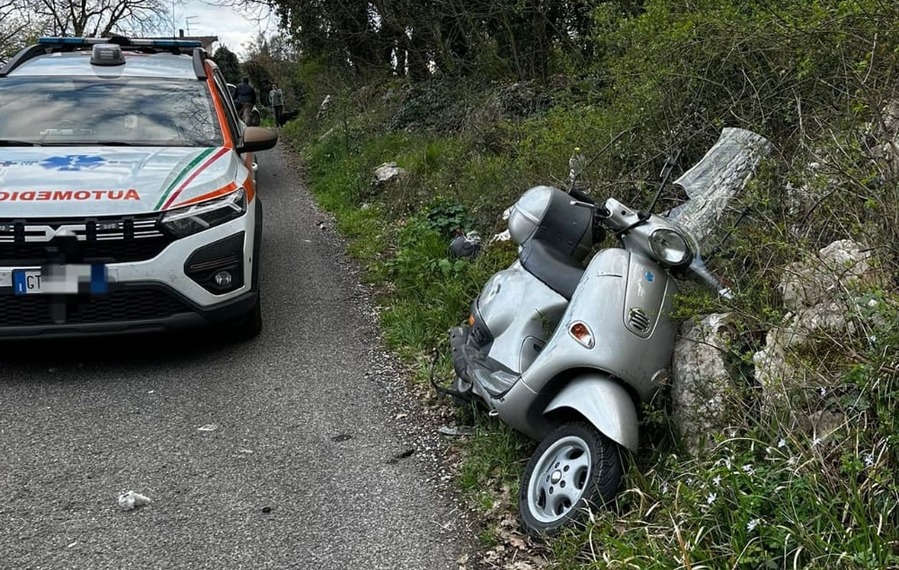Ciclomotore fuori controllo: 18enne elitrasportata al Gemelli