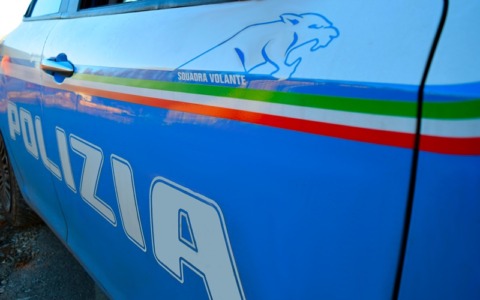 Denunciato un uomo per falso poliziotto con paletta