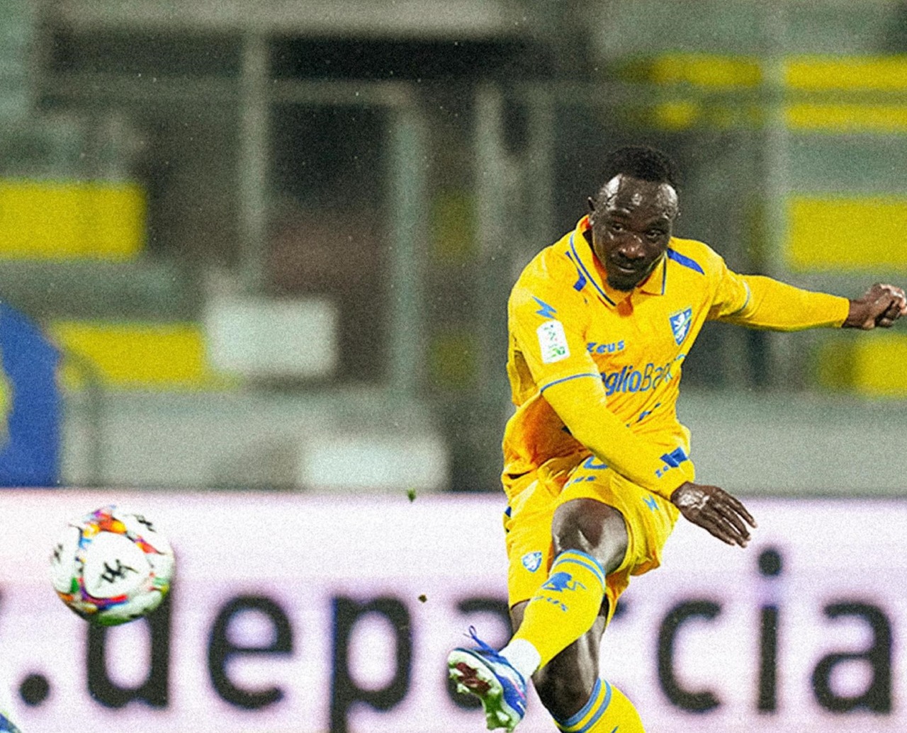 Frosinone batte Bari 2-1: tre punti fondamentali per i canarini