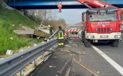 Funerali per i tre operai deceduti sull’A1