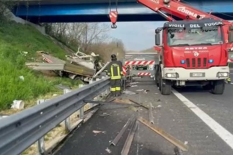 Funerali per i tre operai deceduti sull’A1