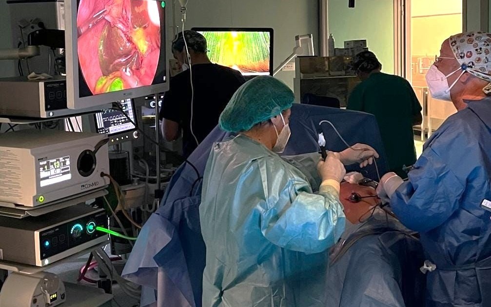 Inaugurato all’ospedale ‘S. Scolastica’ il primo intervento con colonna laparoscopica 4K