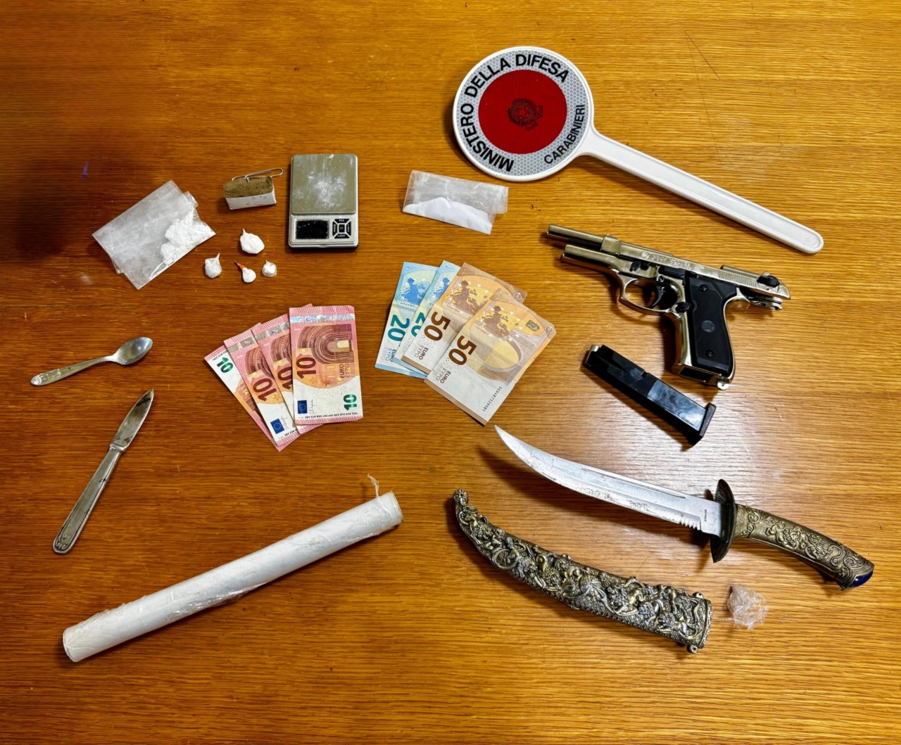 Smantellata centrale di spaccio a Frosinone: padre e figlio in manette