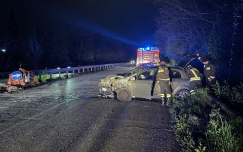Una donna gravemente ferita in un incidente stradale