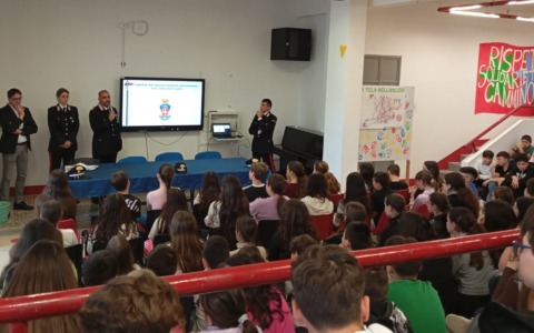Carabinieri e studenti: insieme contro bullismo e rischi digitali