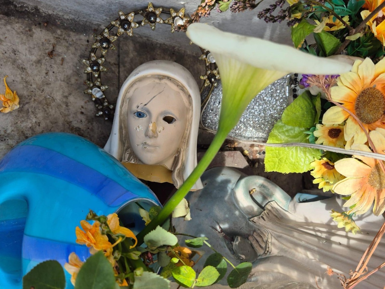 Decapitata la statua della Madonna di Lourdes a Frosinone