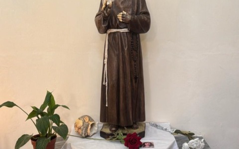 Decapitata la statua di Padre Pio a Frosinone
