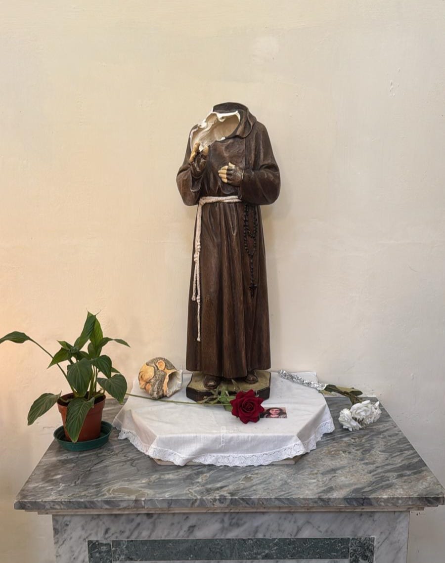 Decapitata la statua di Padre Pio a Frosinone