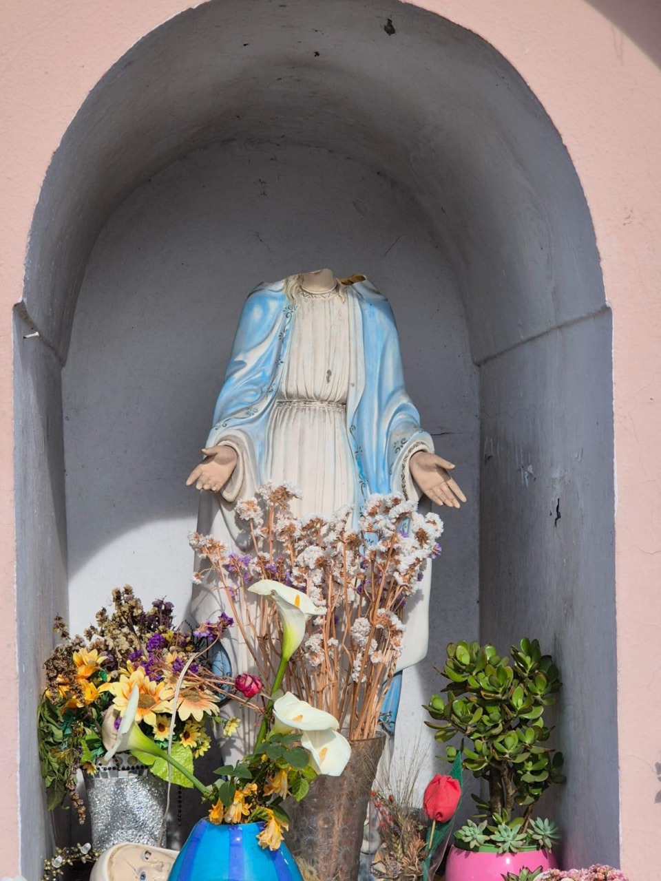 Decapitazione di statue sacre, identificata la colpevole